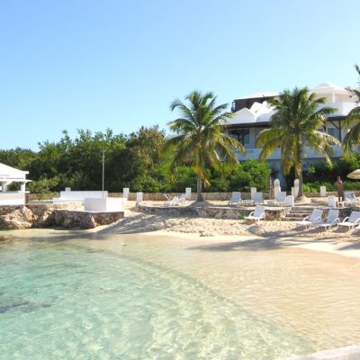 Ice Tea Bar and Tiny Bay Beach